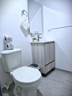 Comfortable and Spacious Apt - Sleeps 6 - 2