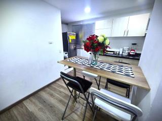 Comfortable and Spacious Apt - Sleeps 6 - 1