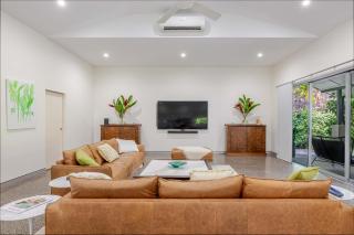 11 Sonata Close - 4 Bedroom Luxury House by the Beach - 2