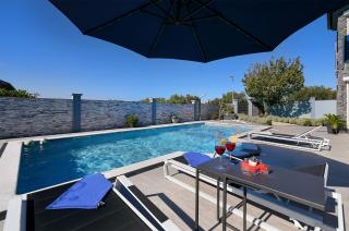 Family friendly house with a swimming pool Fazana - 19597 - 1