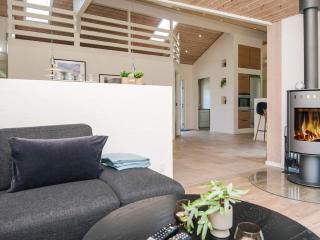 Luxurious Retreat with Spa and Sauna-By Traum - 8