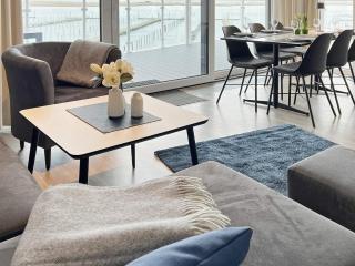 Moderne Promenadenvilla mit Meerblick - 2
