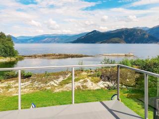 Seaside Serenity in Hardangerfjord-By Traum - 1