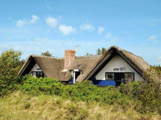 Spacious Retreat with View - 0