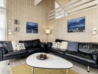 Luxury Retreat with Sea View - 3