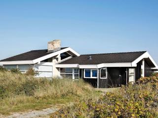 Luxury Retreat with Sea View - 9