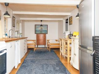 Lakeside Holiday Home with Forest - 3