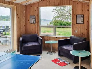 Lakefront Retreat in Sohojlandet - 3
