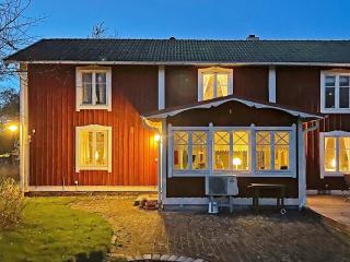 Idyllic Family Retreat Close to the Sea - 2