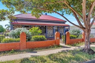The Blue Stone Haven | 4BR with Garage - 6