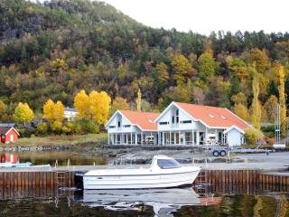 Five-Bedroom Holiday home in Jelsa 1 - 3