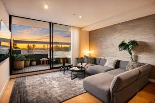 Beachside Gem - Sweeping Views & Cafés Nearby! - 5
