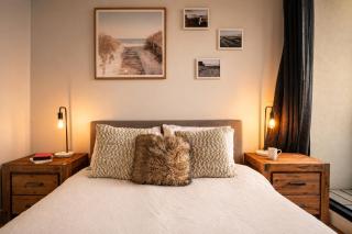 Beachside Gem - Sweeping Views & Cafés Nearby! - 2