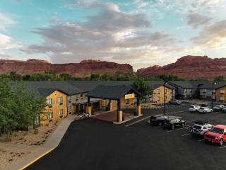 Slackline Moab, Outset Collection by Hilton - 9