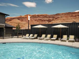 Slackline Moab, Outset Collection by Hilton - 7