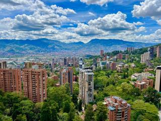 25thFl,NearProvenza,View,Gym,Poo,247Security,Resto,AC - 3