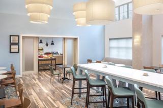 Hampton Inn & Suites Berkshires-Lenox - 2