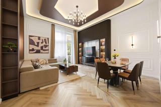 Art-Filled Designer Flat Near Opera & Andrássy Ave - 8