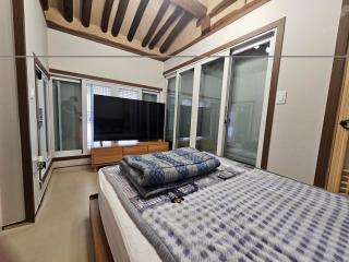 Yeondang Maeul Hanok Pension Rest - 1