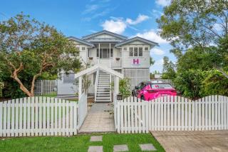 Townsville Upstairs Queenslander Retreat - 0