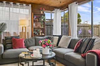 Spacious 4-Bed Retreat in Vibrant Footscray - 8