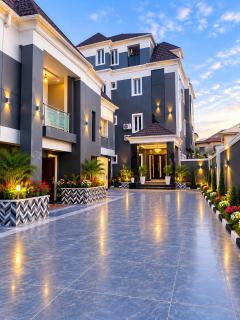 Biz Pro Hotel & Suites - 8
