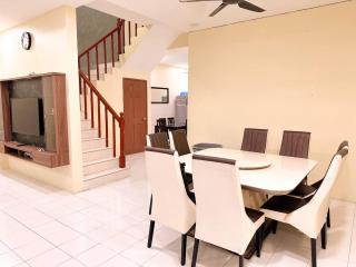 Kampar Perdana Double Storey by DAR Sabrina Homestay - 6
