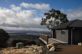 Mount Rumney Escapes - 5 Seaview Kangaroo House - 7