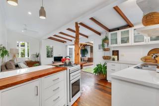 Lazenby Lodge - 1