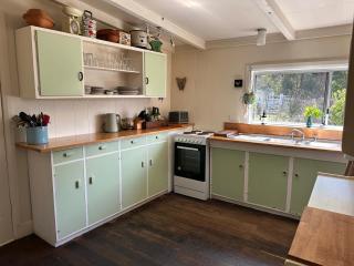 Wylah Cottage for a Peaceful Bruny Island Escape with Water Views, Fireplace & Wallabies - 5