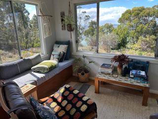 Wylah Cottage for a Peaceful Bruny Island Escape with Water Views, Fireplace & Wallabies - 8