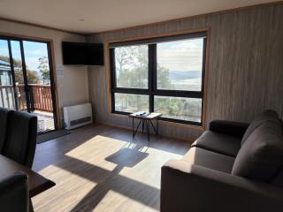 Mount Rumney Escapes - 3 Seaview Wombat House - 9