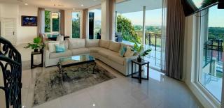4BR home with Infinity Pool, jacuzzi firepit - 9