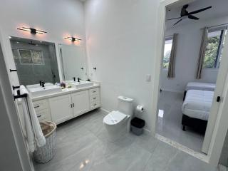 4BR home with Infinity Pool, jacuzzi firepit - 2