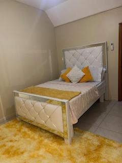 Cozy 2 bedroom Apartment - 5
