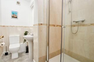 Delven House - Self Check-in, Self-Catering Serviced Apartments - 3