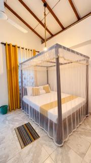 Breezy Bay Resort - 8