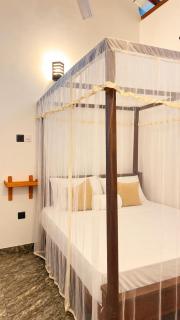Breezy Bay Resort - 8