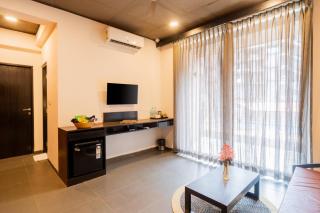 Alaya Stays Portico Hotel Room With Shared Pool & Reception Near Bambolim Beach - 7