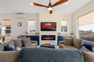 Brand-New Beach Retreat Hot Tub Sleeps 13 - 2