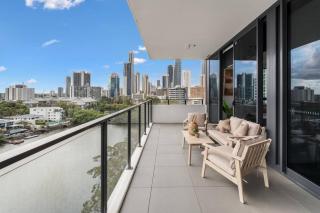 Gold Coast Riverfront Penthouse with City Views - 7