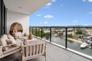 Gold Coast Riverfront Penthouse with City Views - 6