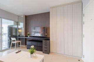 Downtown Spacious Luxury Condo BKK- 5 mins BTS - 5