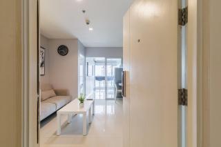 Downtown Spacious Luxury Condo BKK- 5 mins BTS - 1