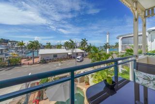 Waterfront Retreat 2 Bedroom Apartment plus Pool - 9