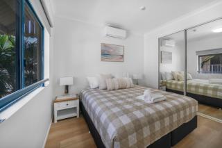 Waterfront Retreat 2 Bedroom Apartment plus Pool - 5