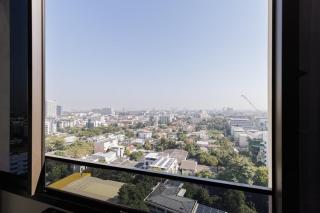 High Rise Luxury Loft-Gym-Pool-Fast Wi-Fi - 4