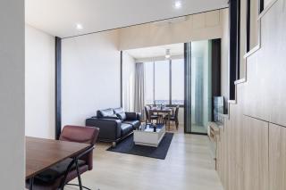 High Rise Luxury Loft-Gym-Pool-Fast Wi-Fi - 2