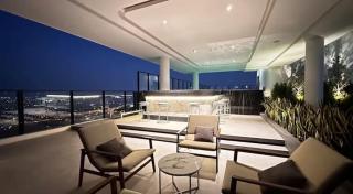 Rama9 Duplex Near Train Market RCA Free Pool Gym - 2