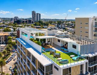 Chester Hotel 1BR Apartment Rooftop Pool Free Parking - 2